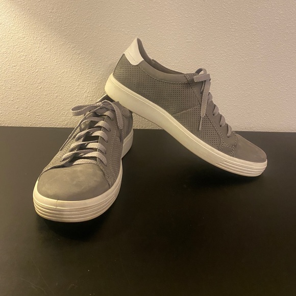 Ecco Gray Suede Sz 42 Sneaker - Picture 1 of 9